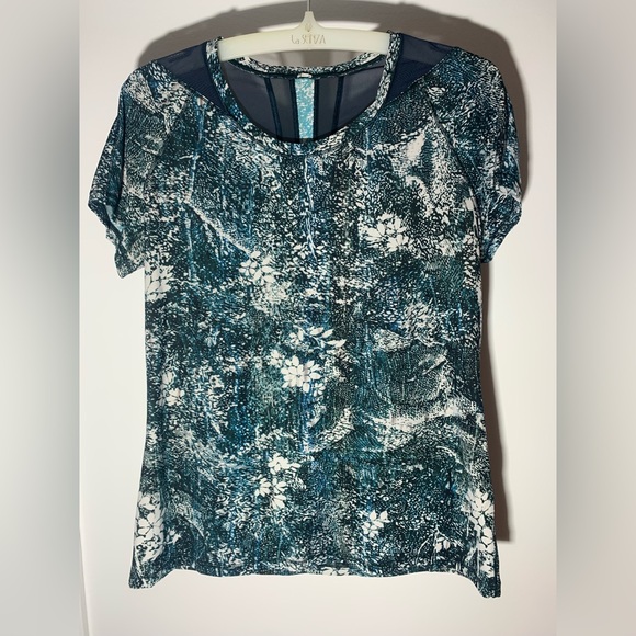 Lululemon Seek The Heat Short Sleeve top
Wildwood White Multi/Nocturnal Teal - Picture 2 of 11